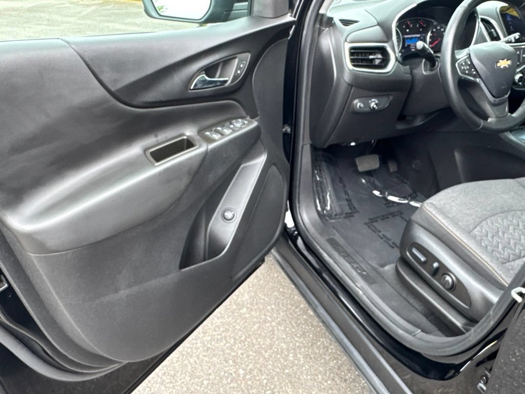 Used 2023 Chevrolet Equinox LT FWD image 29
