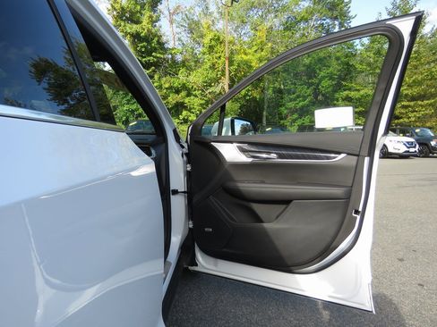 Used 2022 Cadillac XT6 Premium Luxury image 13