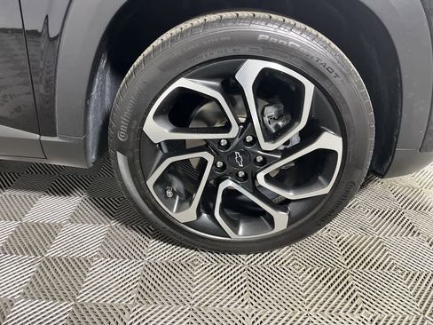 Used 2024 Chevrolet Trax RS w/ Sunroof Package FWD image 10