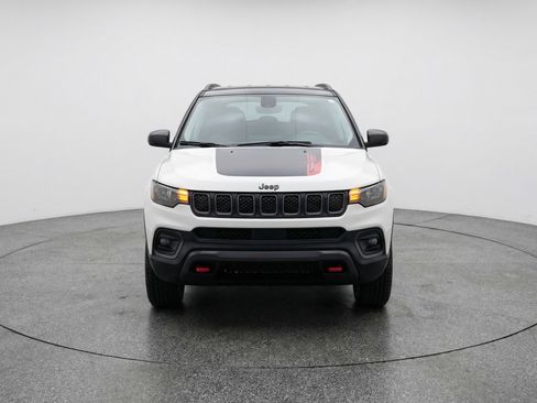 Used 2025 Jeep Compass Trailhawk image 2