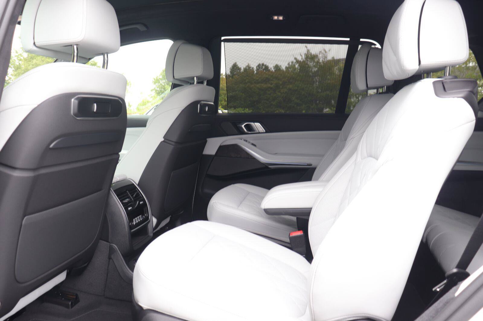 Used 2027 BMW X7 xDrive40i w/ Premium Package AWD/4WD image 12