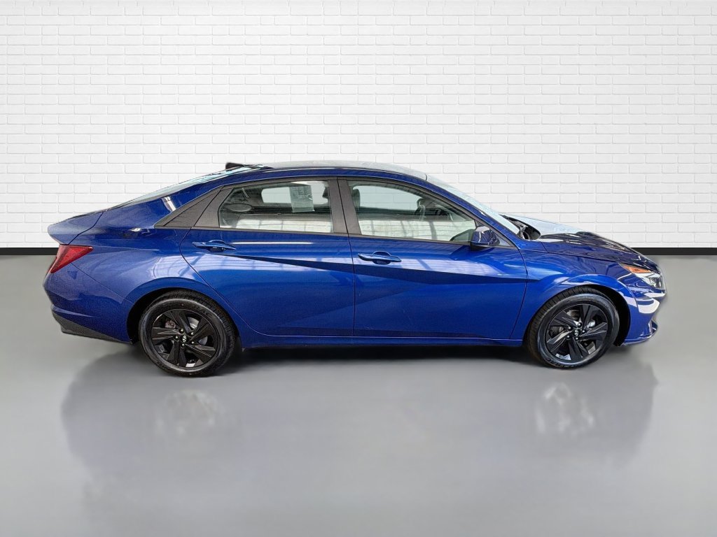 Used 2022 Hyundai Elantra SEL w/ Preferred Accessory Package FWD image 10