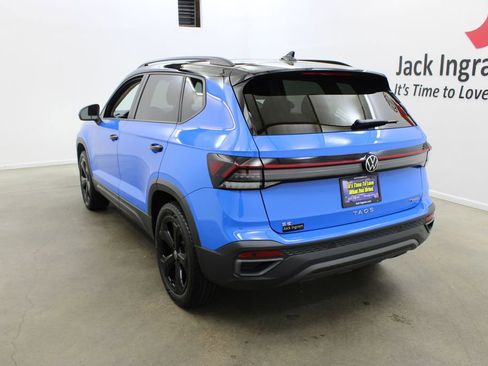 Used 2025 Volkswagen Taos SE AWD/4WD image 3