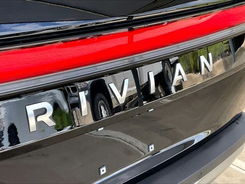 Used 2026 Rivian R1S Adventure AWD/4WD image 9