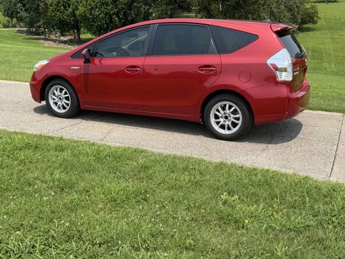 Used 2014 Toyota Prius V Three FWD image 3