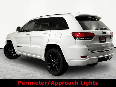 Used 2017 Jeep Grand Cherokee Altitude AWD/4WD image 4
