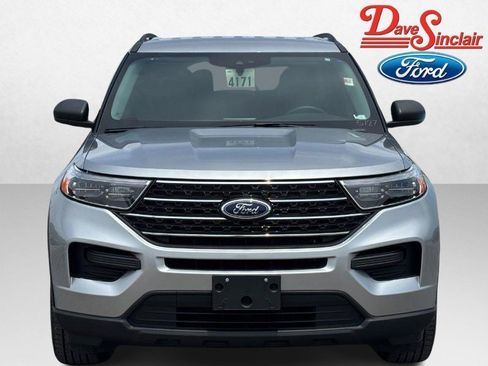 Used 2023 Ford Explorer XLT AWD/4WD image 2