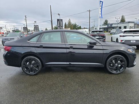 New 2026 Volkswagen Jetta SE FWD image 2