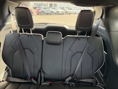 Used 2023 Chrysler Pacifica Limited w/ S Appearance Package image 16