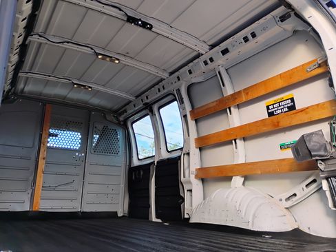 Used 2016 GMC Savana 2500 image 14