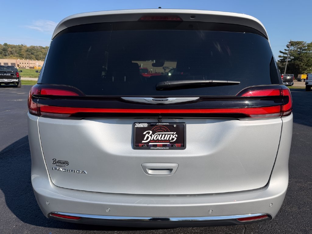 Used 2026 Chrysler Pacifica Select FWD image 6