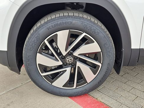 New 2026 Volkswagen Atlas SEL image 6