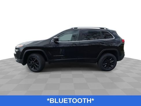 Used 2018 Jeep Cherokee Latitude AWD/4WD image 6