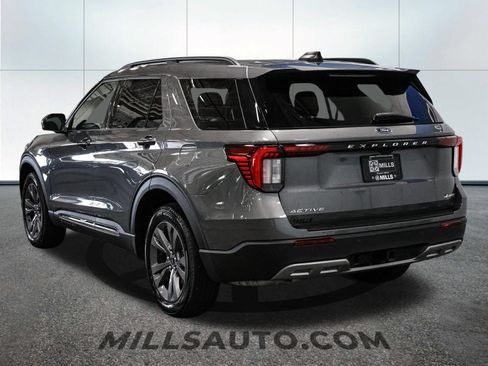 Used 2025 Ford Explorer Active w/ Active Comfort Package AWD/4WD image 5