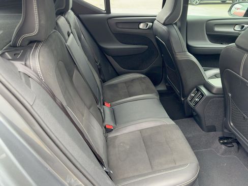 Used 2019 Volvo XC40 T5 R-Design image 28