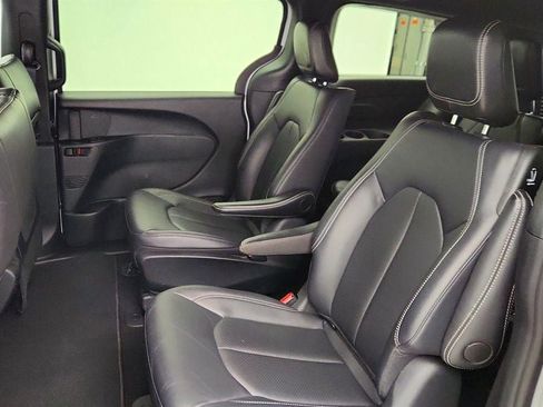 Used 2024 Chrysler Pacifica Limited FWD image 22