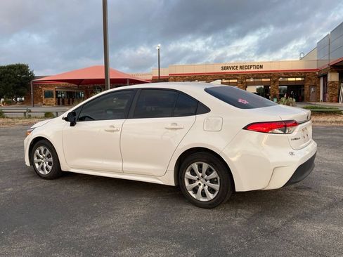 Used 2023 Toyota Corolla LE FWD image 5