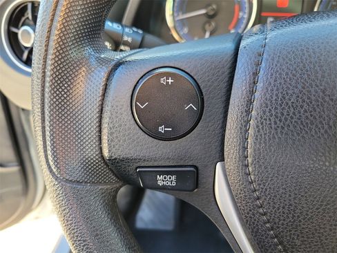 Used 2019 Toyota Corolla LE image 19