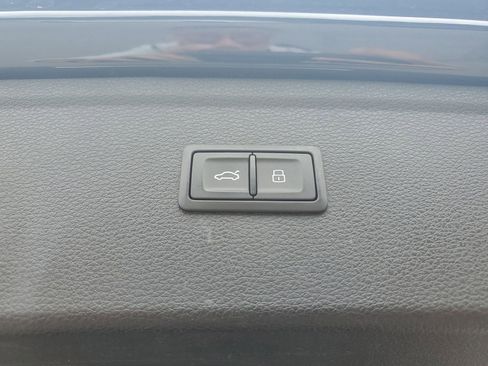 Used 2023 Audi Q5 e Premium w/ Convenience Package AWD/4WD image 10