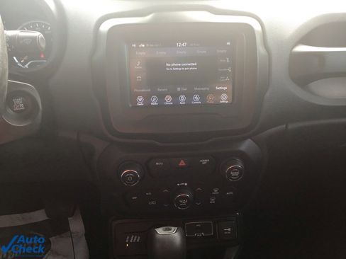 Used 2020 Jeep Renegade Latitude w/ Cold Weather Group image 38