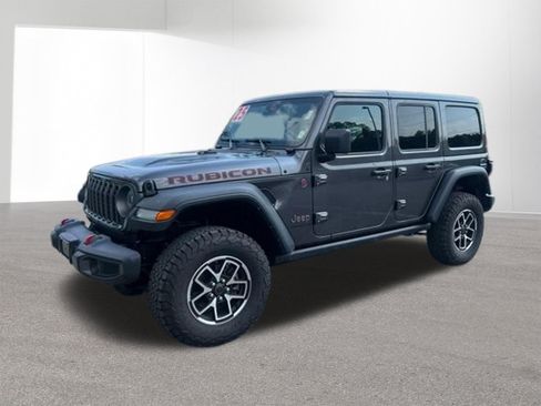Used 2025 Jeep Wrangler Unlimited Rubicon w/ Convenience Group AWD/4WD image 25