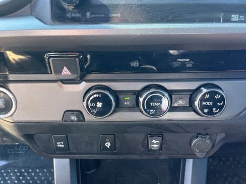 Used 2017 Toyota Tacoma TRD Sport image 21