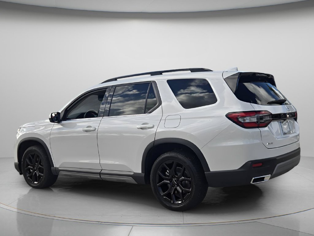 Certified 2025 Honda Pilot Touring image 7