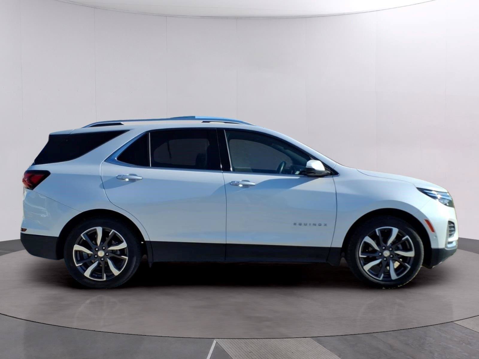 Used 2024 Chevrolet Equinox Premier FWD image 6