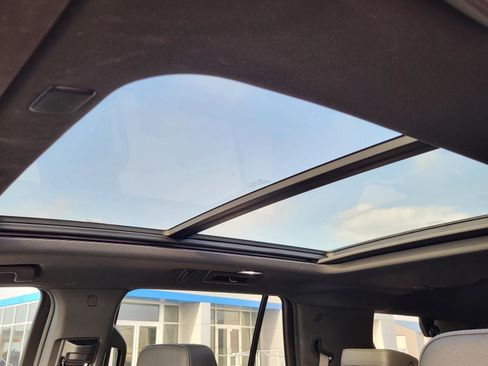 Used 2023 Chevrolet Tahoe Z71 w/ Luxury Package AWD/4WD image 18