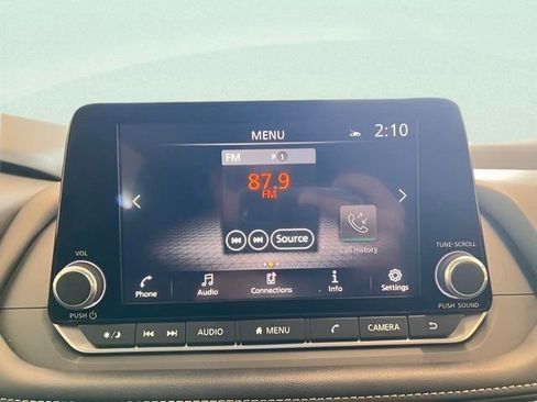 Used 2025 Nissan Rogue SV image 18