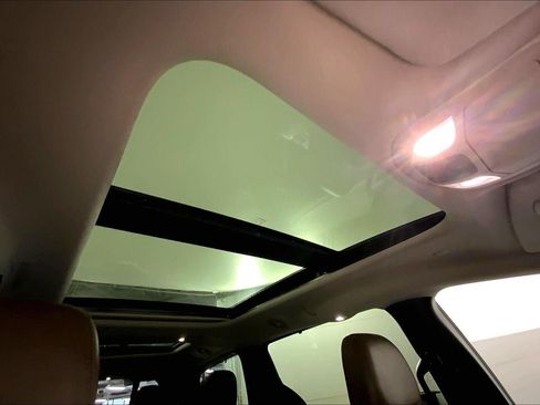 Used 2017 Chrysler Pacifica Limited image 29