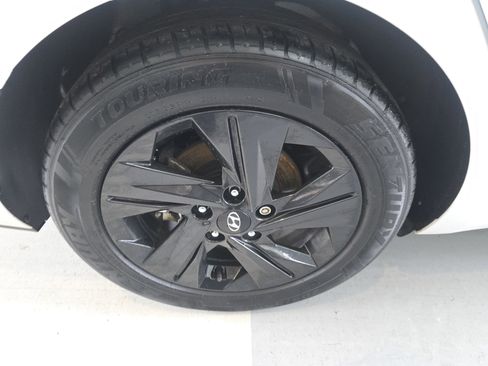 Used 2023 Hyundai Elantra Blue image 12