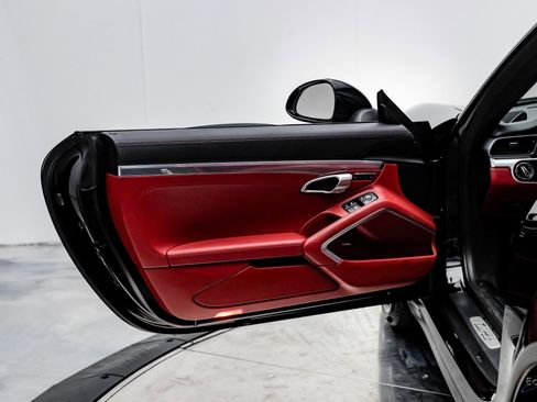 Used 2019 Porsche 911 Turbo image 77