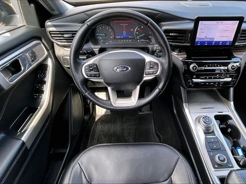 Used 2021 Ford Explorer Limited w/ Equipment Group 301A AWD/4WD image 6
