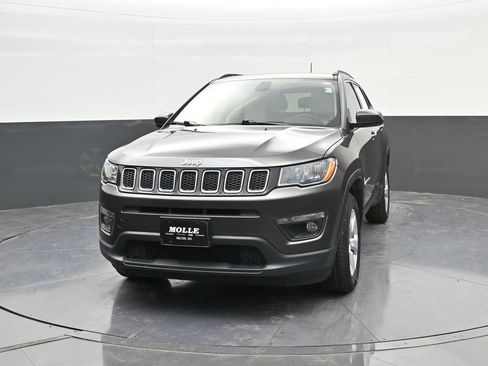 Used 2021 Jeep Compass Latitude w/ Sun and Sound Group AWD/4WD image 3