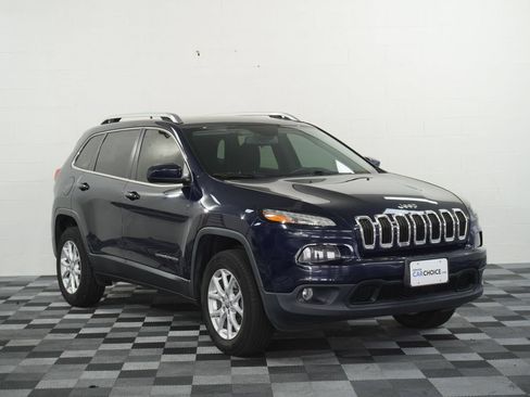 Used 2016 Jeep Cherokee Latitude w/ Cold Weather Group AWD/4WD image 8
