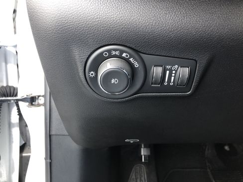 Used 2024 Jeep Compass Limited image 18