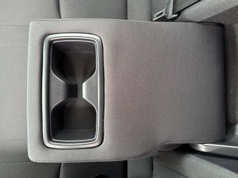 Used 2021 Toyota Venza LE image 16