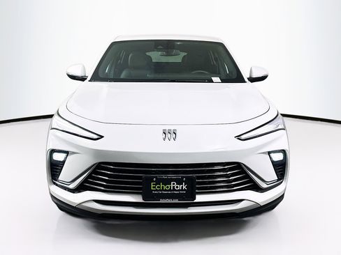 Used 2025 Buick Envista Preferred image 2