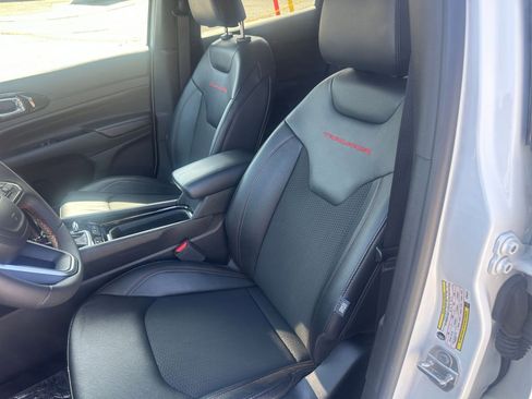 Used 2025 Jeep Compass Trailhawk image 35