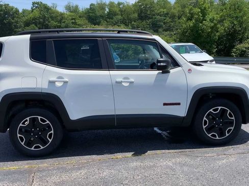 Used 2016 Jeep Renegade Trailhawk w/ Cold Weather Group AWD/4WD image 9