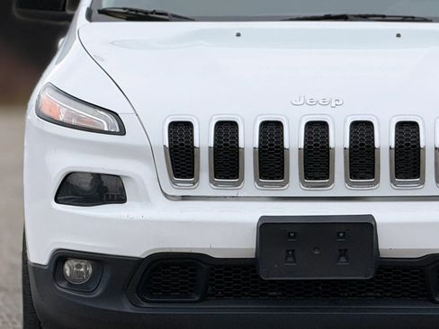 Used 2016 Jeep Cherokee Latitude w/ Cold Weather Group AWD/4WD image 11