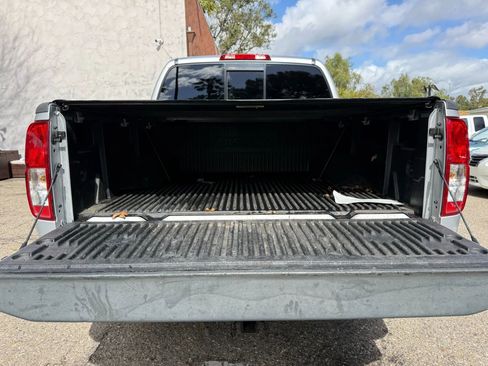 Used 2015 Nissan Frontier SV image 5