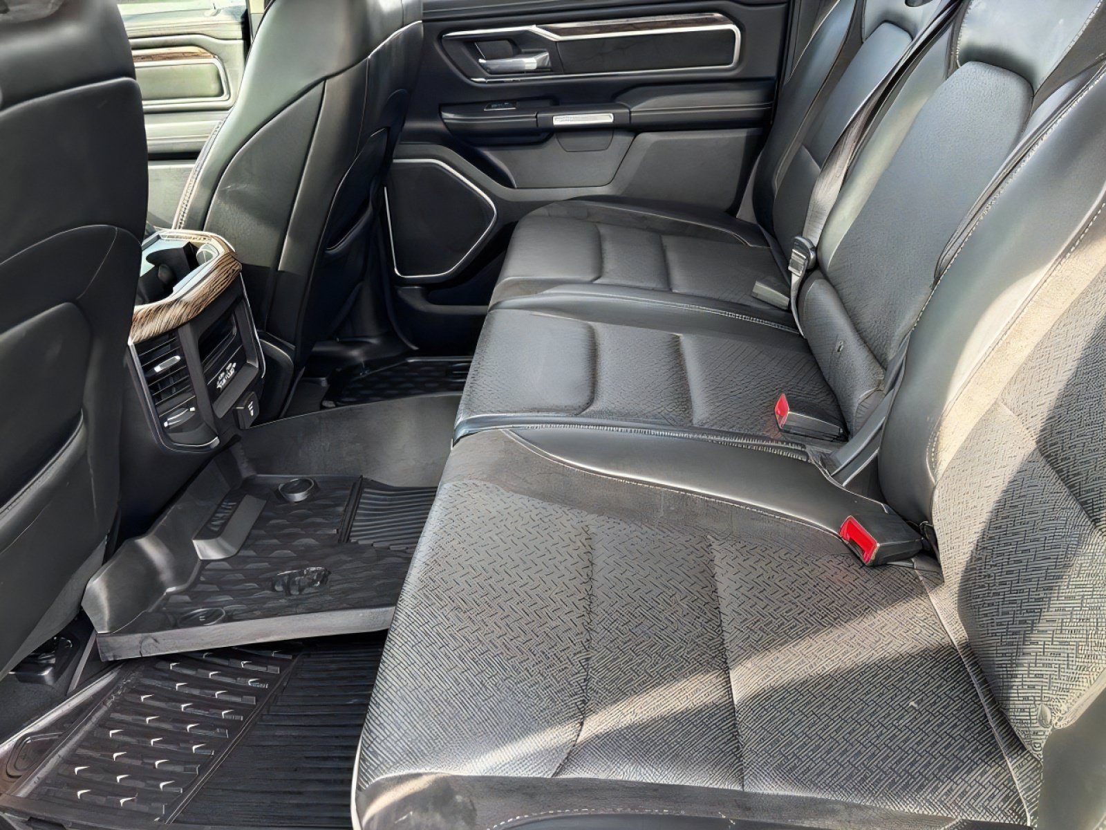Used 2019 RAM 1500 Laramie AWD/4WD image 29