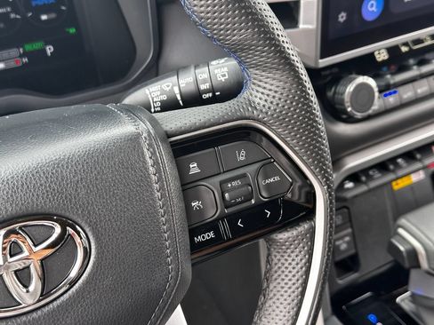 Used 2023 Toyota Sequoia Platinum AWD/4WD image 22