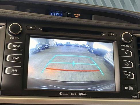 Used 2019 Toyota Highlander XLE FWD image 20