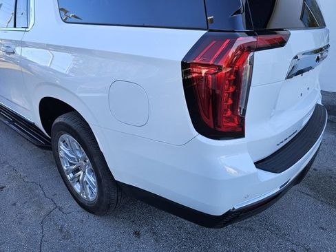 Used 2023 GMC Yukon XL SLT w/ SLT Luxury Package image 15