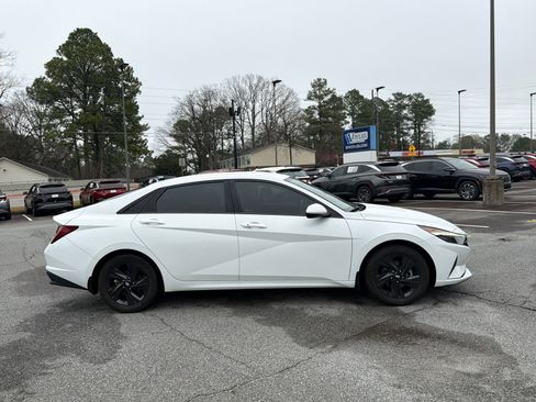 Certified 2022 Hyundai Elantra SEL image 4