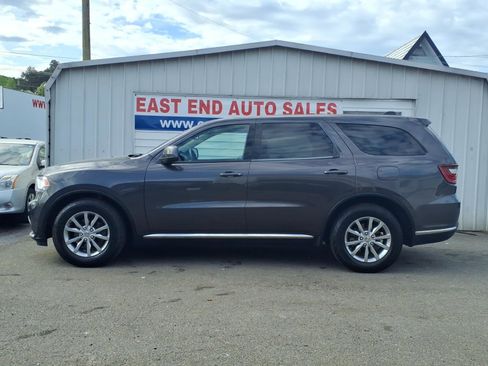 Used 2017 Dodge Durango SXT w/ 3rd Row Seating Group image 2