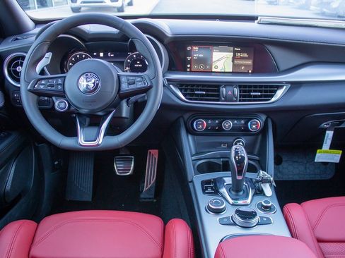 New 2025 Alfa Romeo Stelvio Sprint image 13